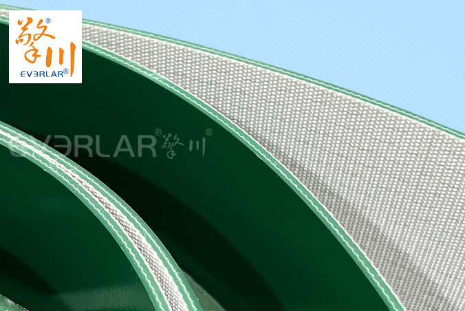 綠色PVC輸送帶加擋板雙導條精準導向防掉落化工建材涂裝線工業(yè)皮帶